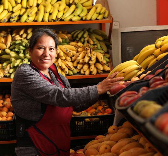 Porcentaje de bolivianas que acceden a productos de crédito en el sistema formal creció a 32% en un año, revela estudio de Credicorp